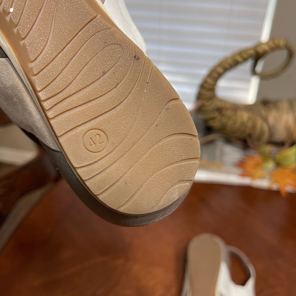 Dansko Vicky Crisscross Wedge Sandals Size 42 Nubuck Leather Tan Beige wedge 11 - Picture 7 of 8